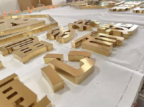 万州拉丝不锈钢字的特点。