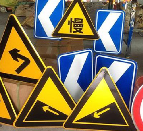 万州标识标牌中颜色的确定是很重要的。