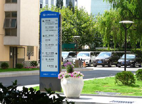 万州哪些因素影响宣传栏的制作？